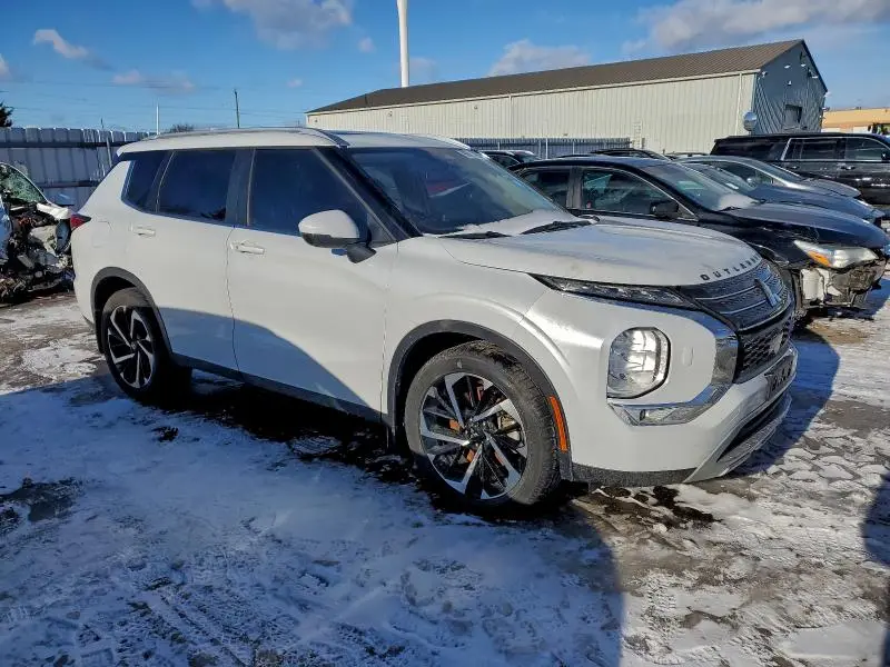 2024 MITSUBISHI OUTLANDER SE  