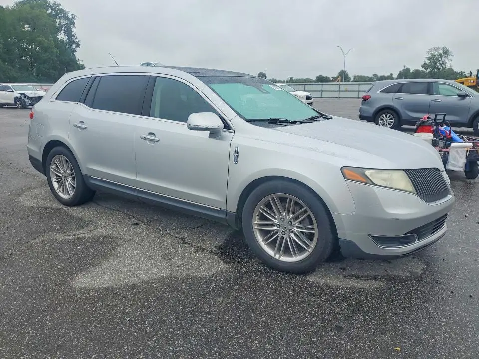 2013 LINCOLN MKT   