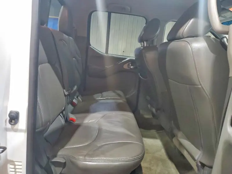 2016 NISSAN FRONTIER SL  