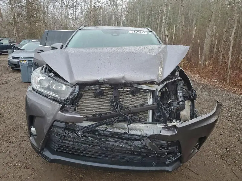 2018 TOYOTA HIGHLANDER SE  