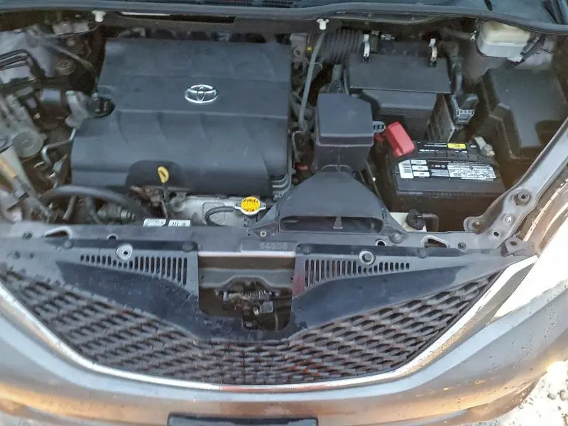 2015 TOYOTA SIENNA SPORT  