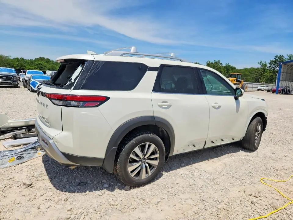 2024 NISSAN PATHFINDER SL  
