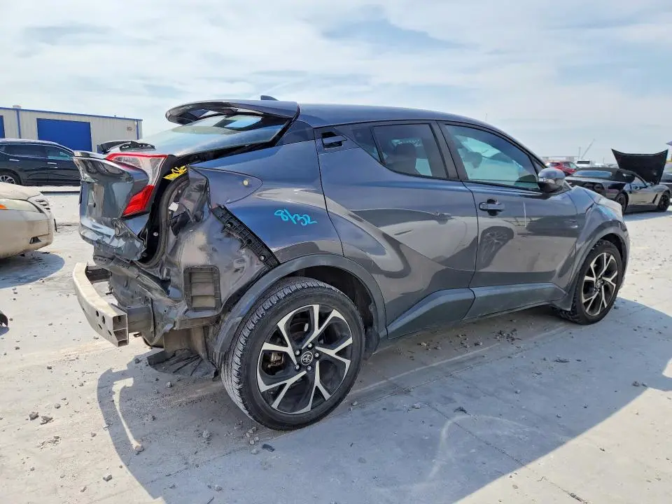 2018 TOYOTA C-HR XLE  