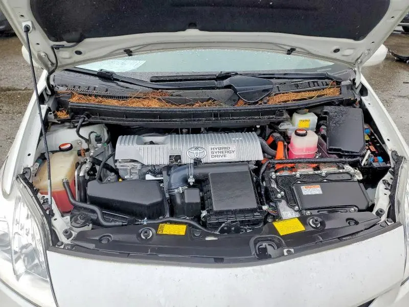 2014 TOYOTA PRIUS THREE  