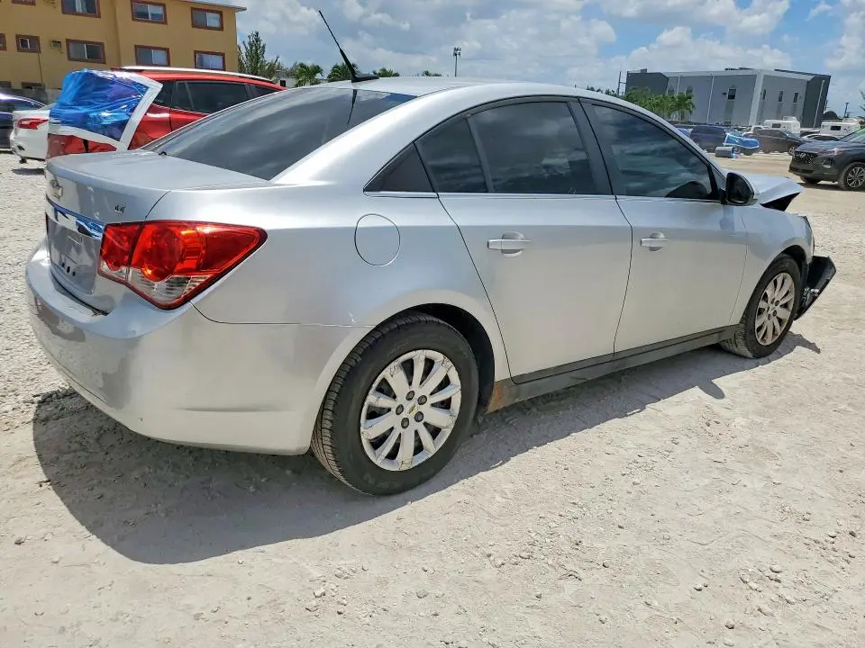 2011 CHEVROLET CRUZE LT  