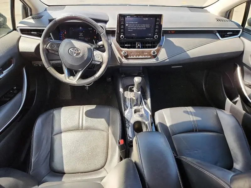 2020 TOYOTA COROLLA XLE  
