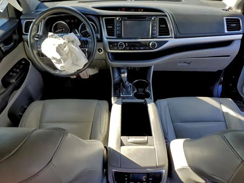 2017 TOYOTA HIGHLANDER SE  