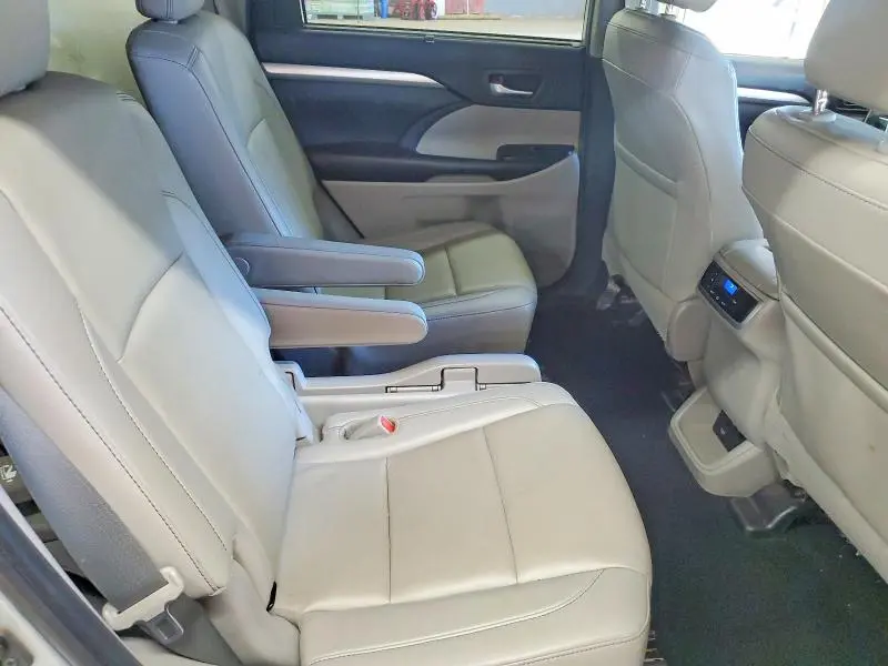 2019 TOYOTA HIGHLANDER XLE  