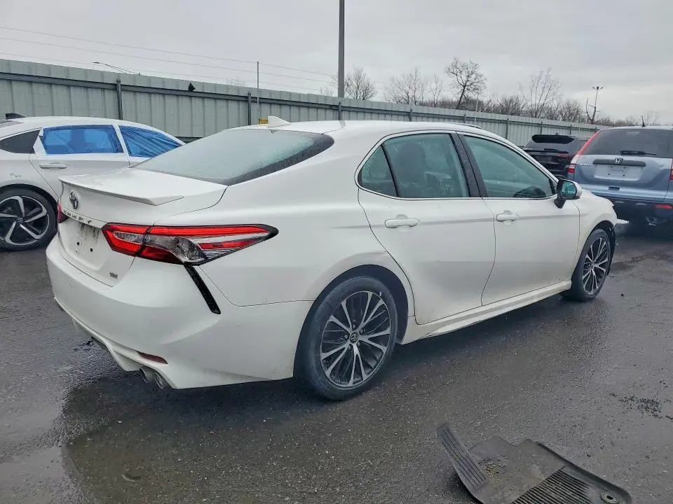 2019 TOYOTA CAMRY SE  
