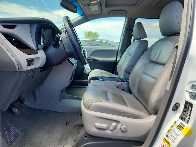 2017 TOYOTA SIENNA XLE PREMIUM 7-PASSENGER  