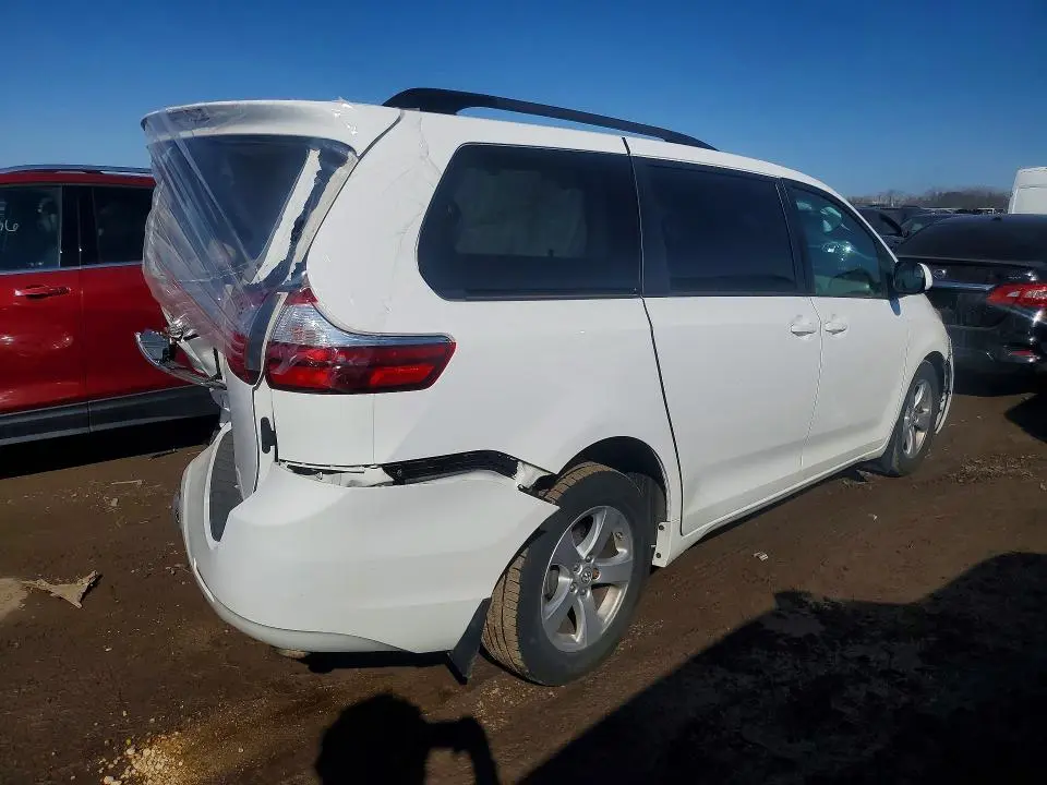 2017 TOYOTA SIENNA   