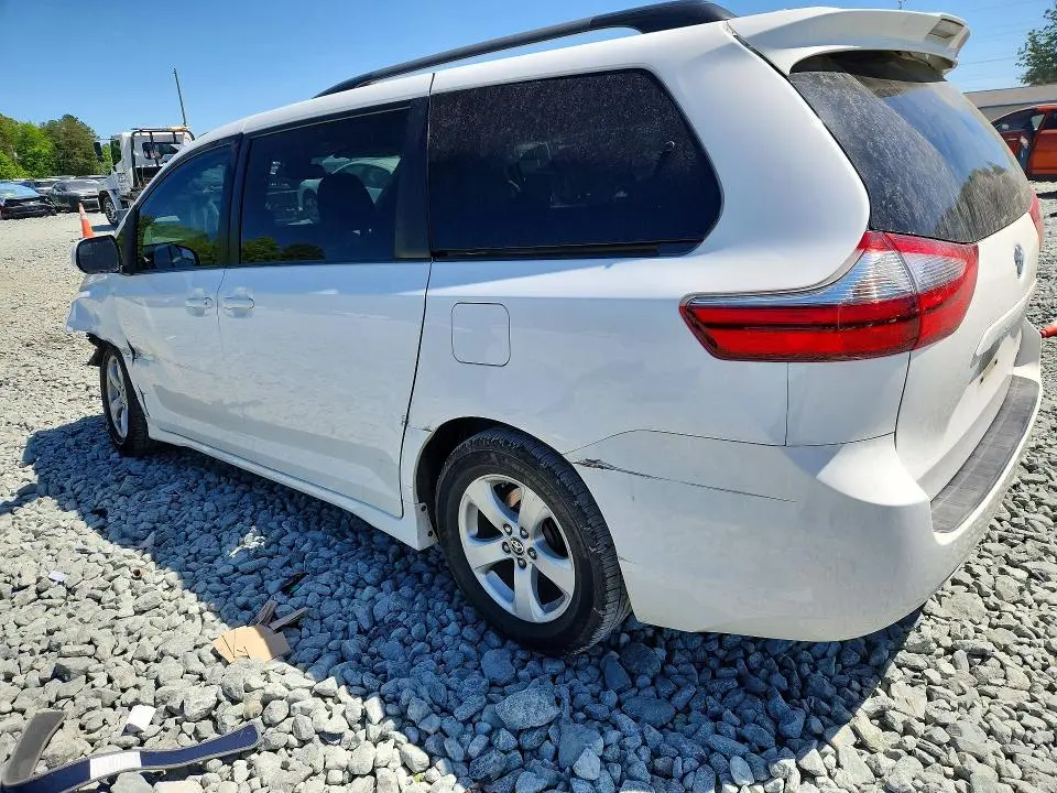 2020 TOYOTA SIENNA LE  