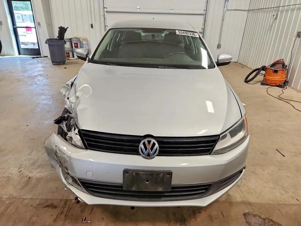 2012 VOLKSWAGEN JETTA SE  