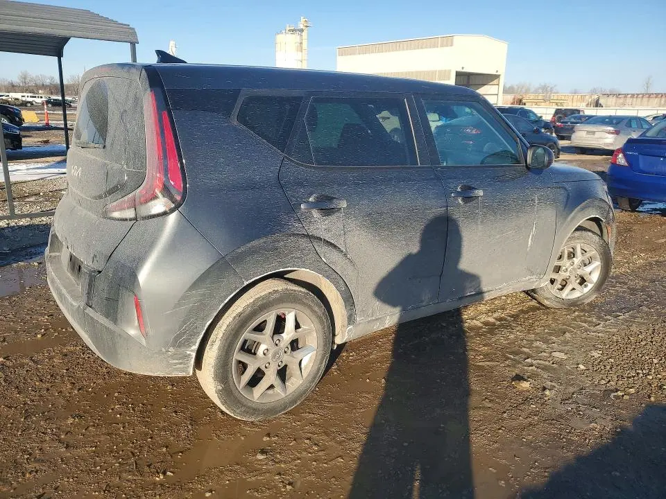2023 KIA SOUL LX  
