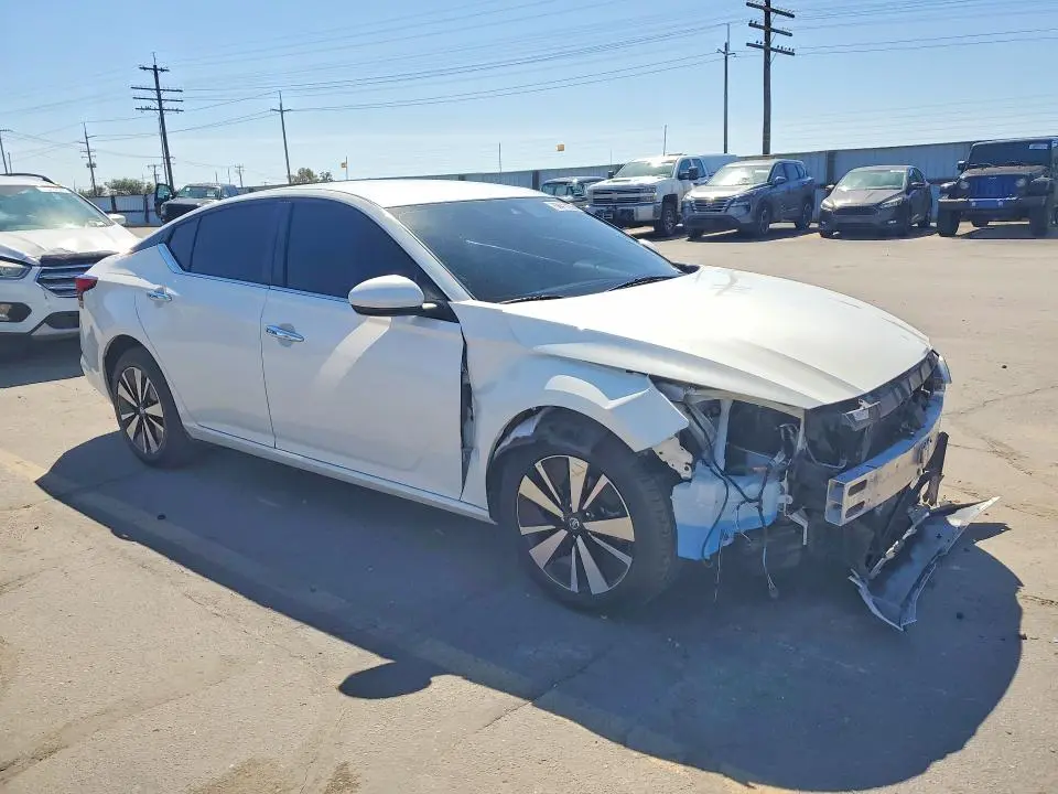 2022 NISSAN ALTIMA SV  