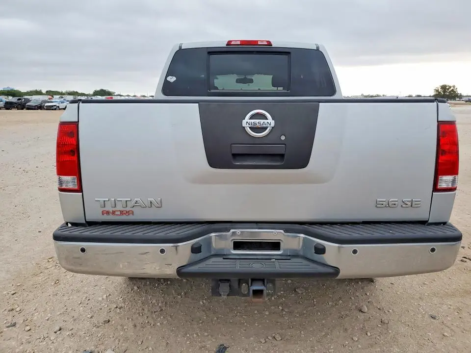 2010 NISSAN TITAN SE  