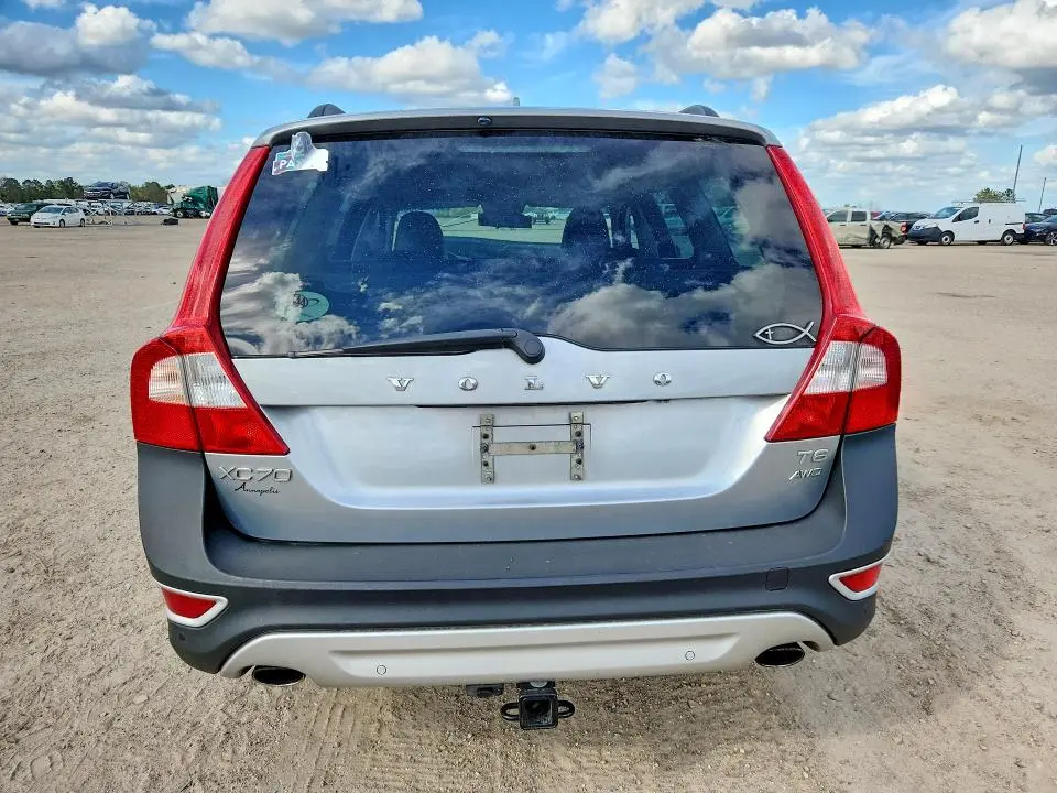 2011 VOLVO XC70 T6  