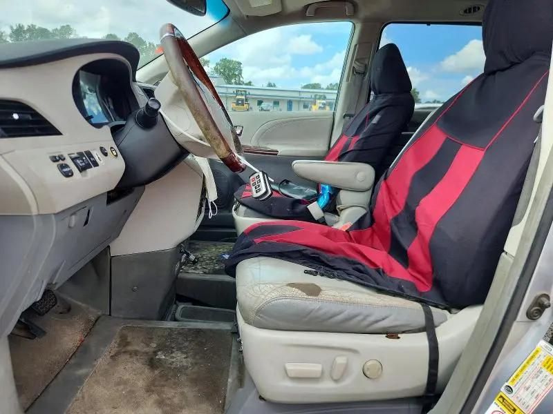 2011 TOYOTA SIENNA LIMITED 7-PASSENGER  