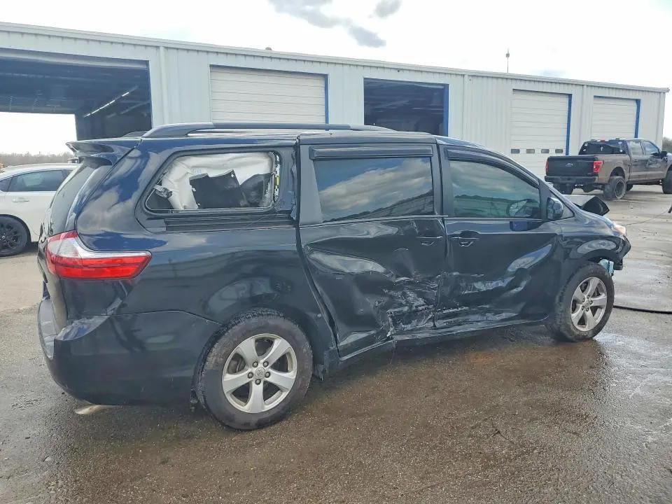 2015 TOYOTA SIENNA LE 8-PASSENGER  