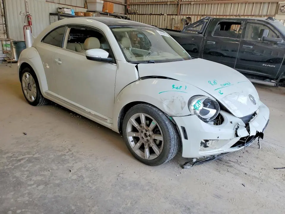 2019 VOLKSWAGEN BEETLE SE  