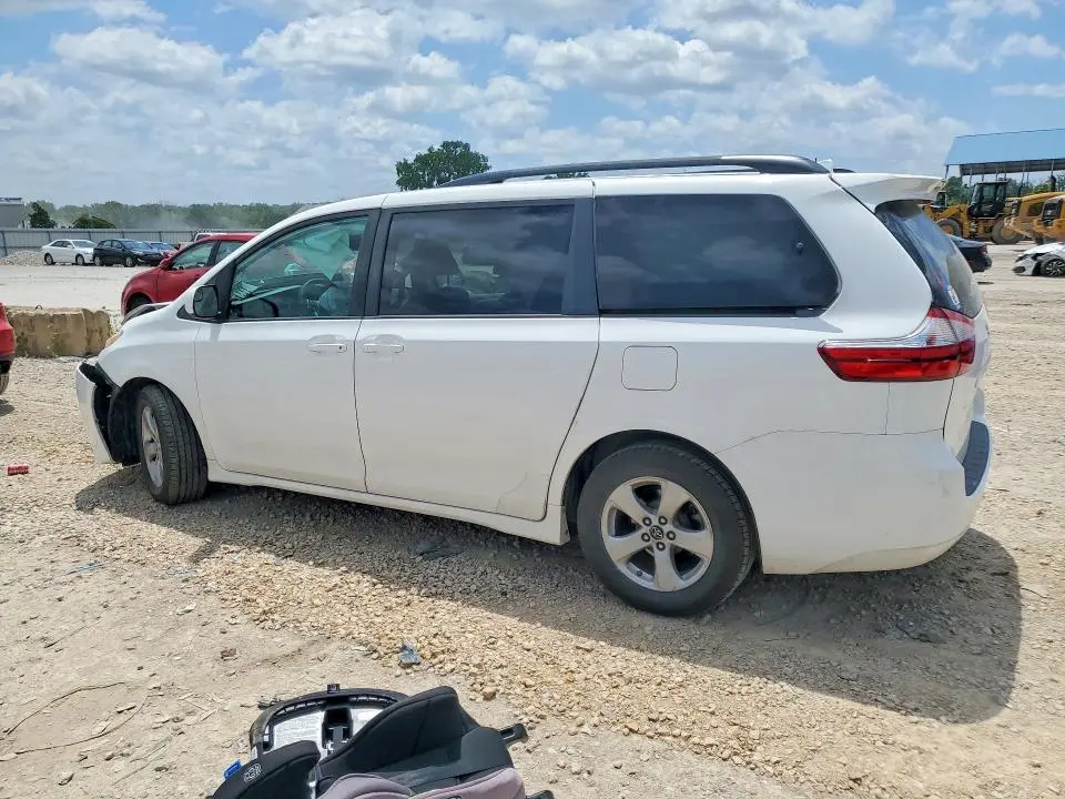 2019 TOYOTA SIENNA LE  