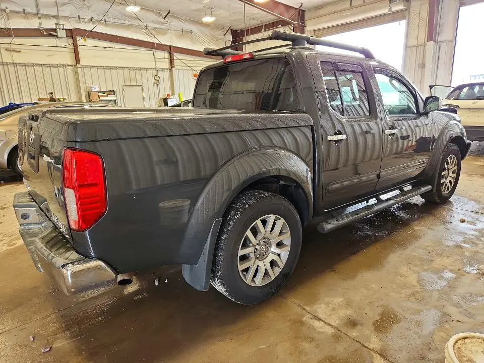 2010 NISSAN FRONTIER SE V6  