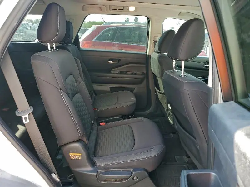 2022 NISSAN PATHFINDER SV  