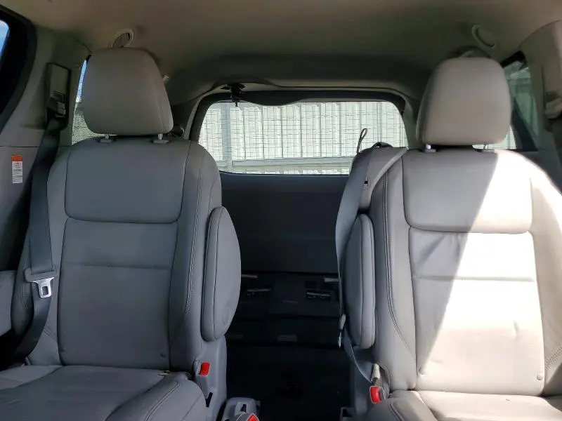 2015 TOYOTA SIENNA XLE 8-PASSENGER  