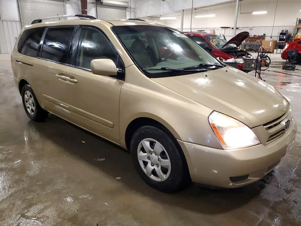 2010 KIA SEDONA BASE  