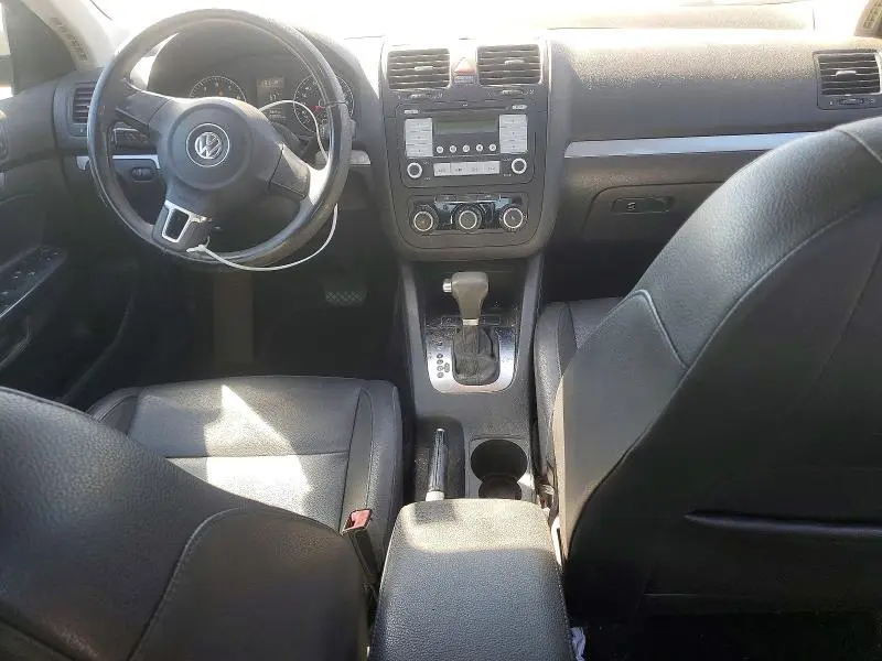 2010 VOLKSWAGEN JETTA SE  