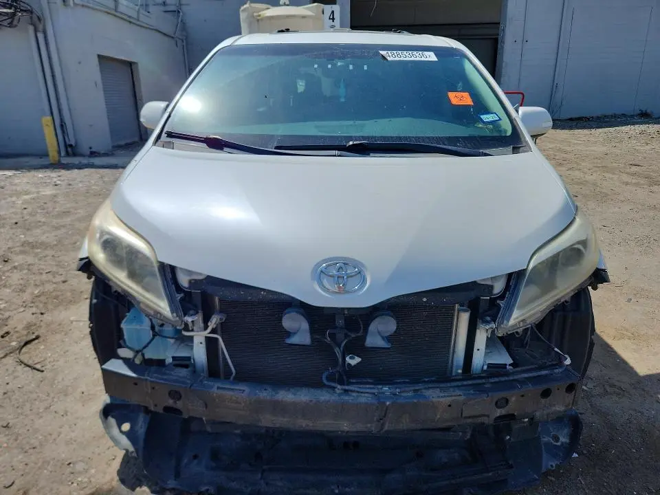 2015 TOYOTA SIENNA LIMITED PREMIUM 7-PASSENGER  