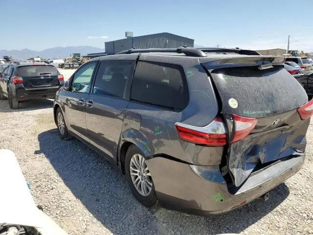 2016 TOYOTA SIENNA XLE  