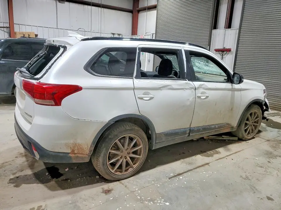 2018 MITSUBISHI OUTLANDER SE  