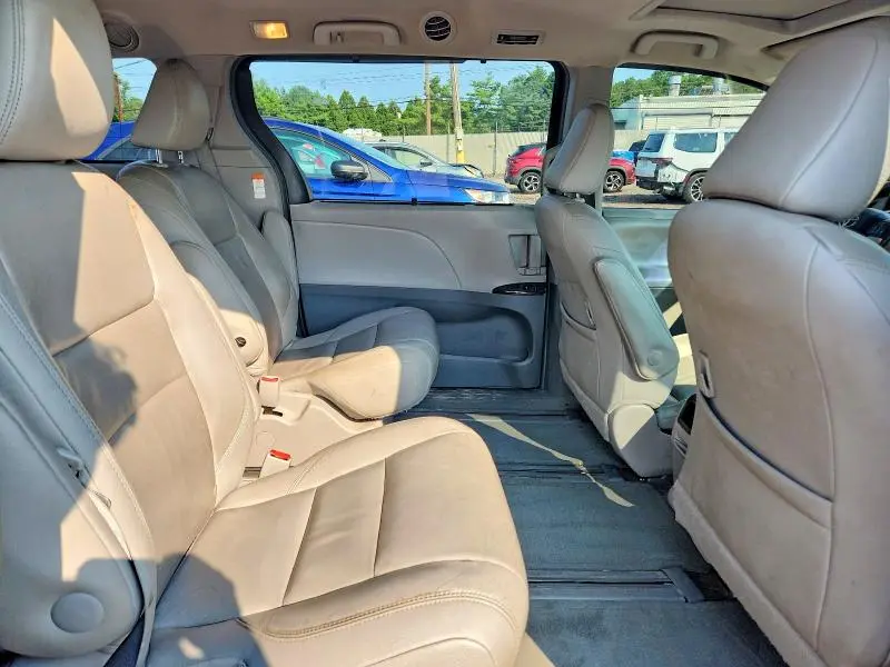2017 TOYOTA SIENNA XLE 7-PASSENGER  
