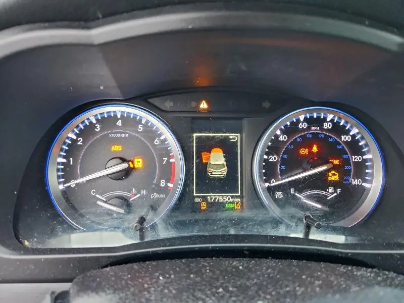 2017 TOYOTA HIGHLANDER SE  