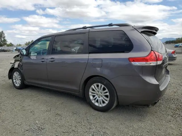 2011 TOYOTA SIENNA XLE  