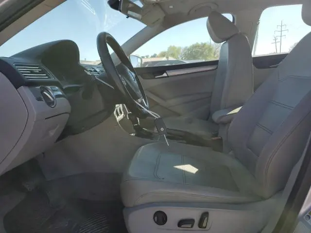 2015 VOLKSWAGEN PASSAT S  