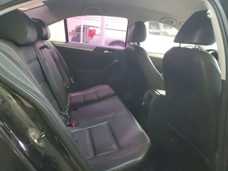 2013 VOLKSWAGEN JETTA SE  