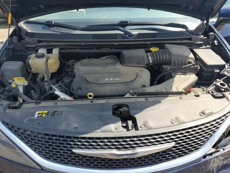2017 CHRYSLER PACIFICA LX  