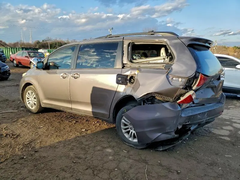 2013 TOYOTA SIENNA   