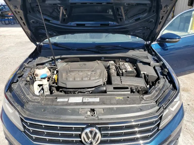 2018 VOLKSWAGEN PASSAT SE  