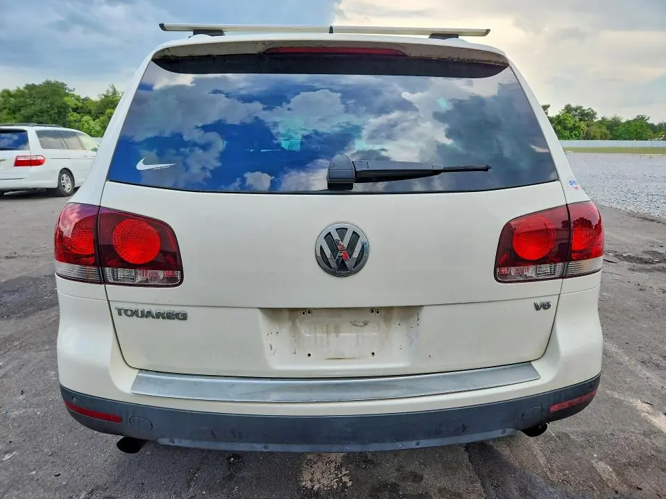 2010 VOLKSWAGEN TOUAREG V6  