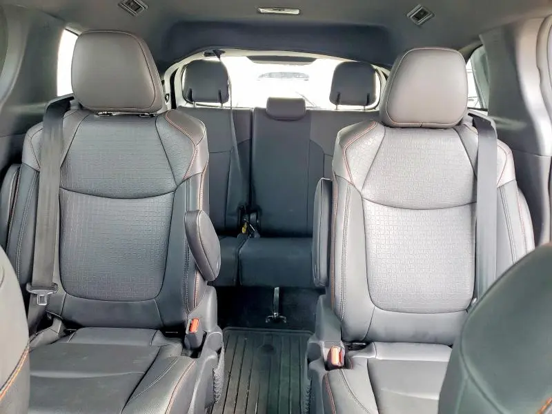 2021 TOYOTA SIENNA XSE  