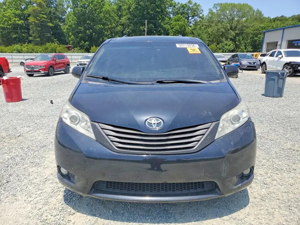 2016 TOYOTA SIENNA XLE 8-PASSENGER  