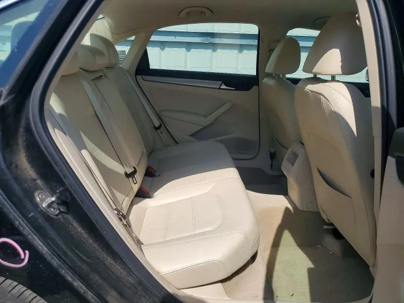 2015 VOLKSWAGEN PASSAT S  