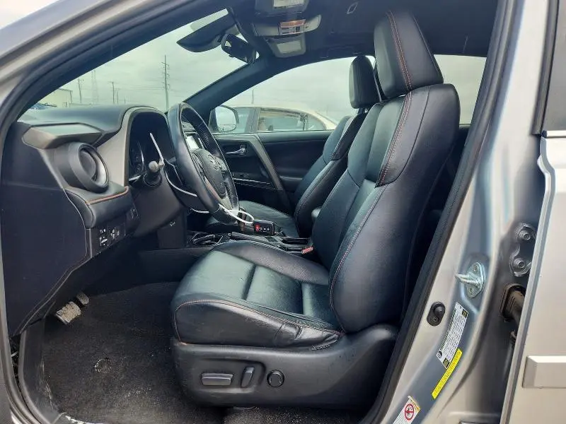 2016 TOYOTA RAV4 SE  
