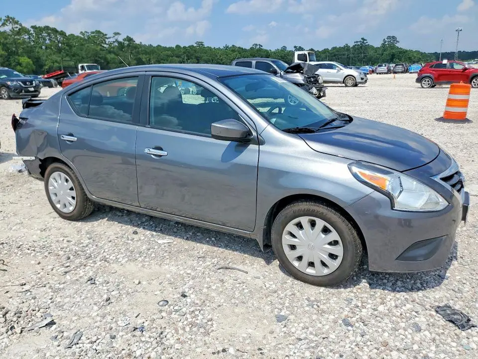 2018 NISSAN VERSA SV  