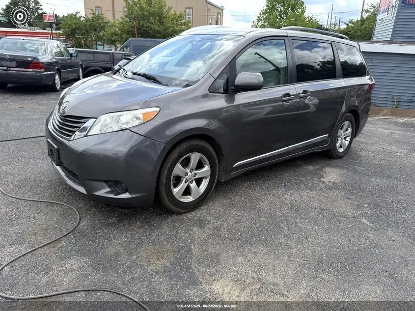 2017 TOYOTA SIENNA LE 8 PASSENGER