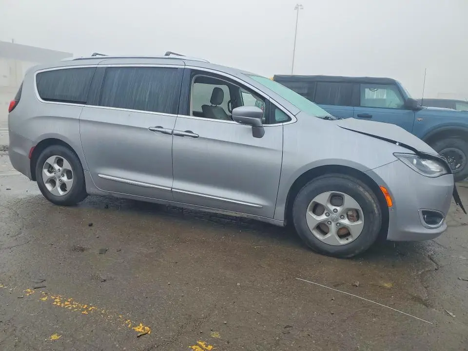 2017 CHRYSLER PACIFICA TOURING L PLUS  