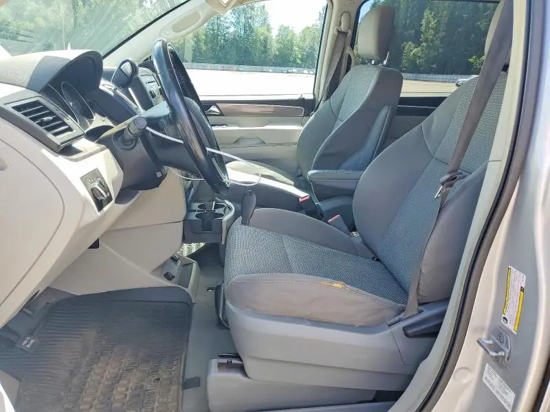 2011 VOLKSWAGEN ROUTAN S  